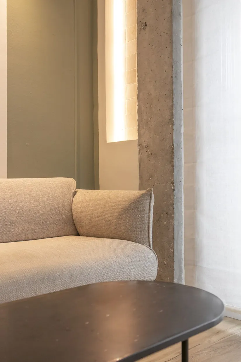Salón en perspectiva que muestra la continuidad visual entre estancias