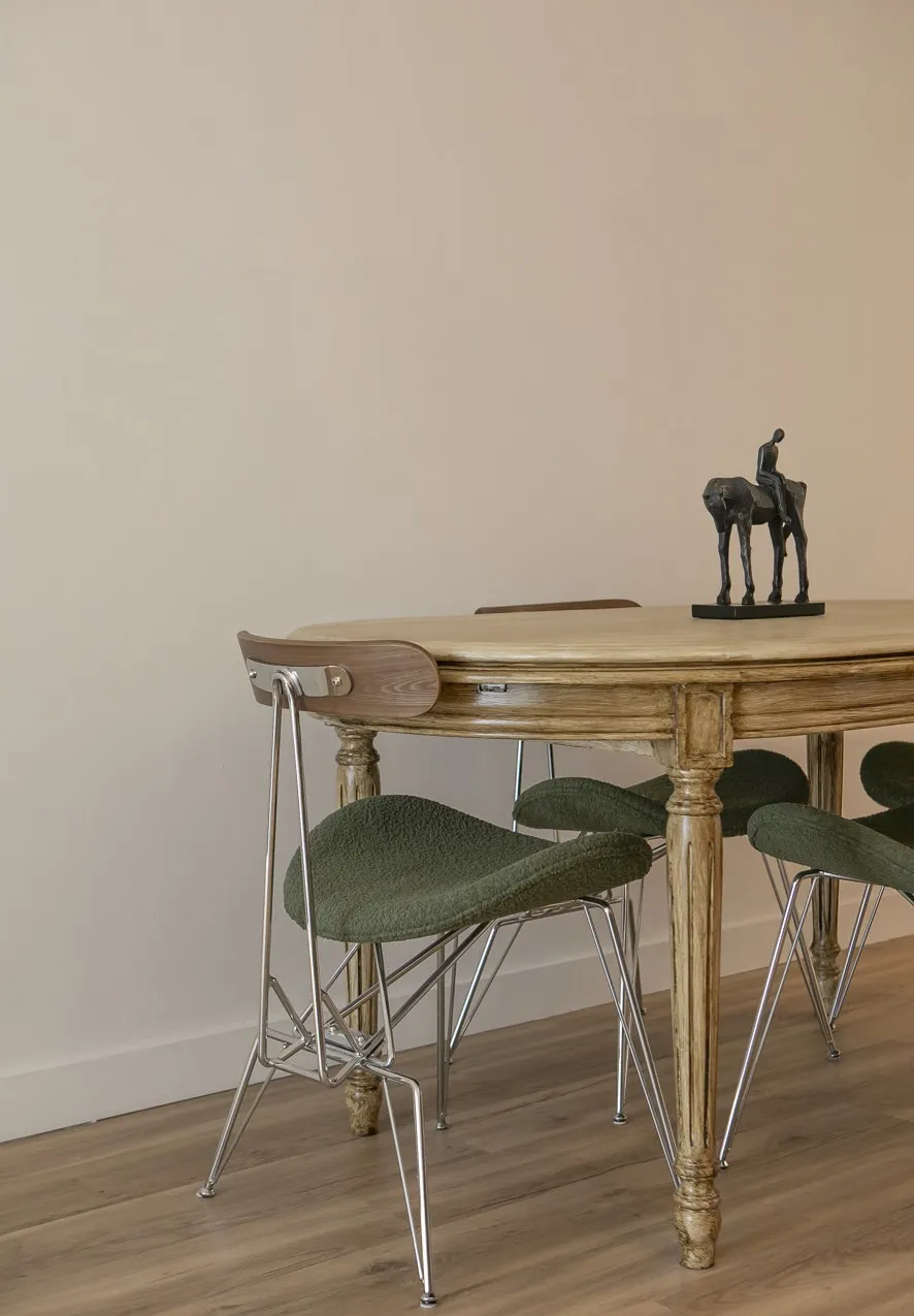 Detalle de materiales y texturas en el salón reformado